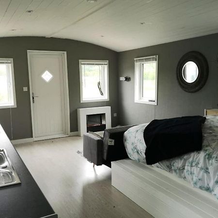 Riverview Lodges And Glamping Welshpool Esterno foto