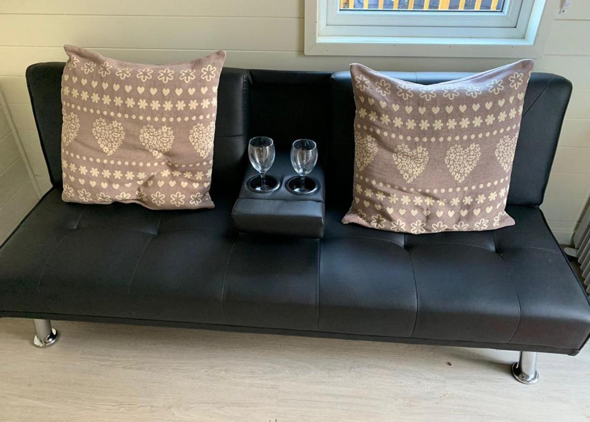 Riverview Lodges And Glamping Welshpool Esterno foto