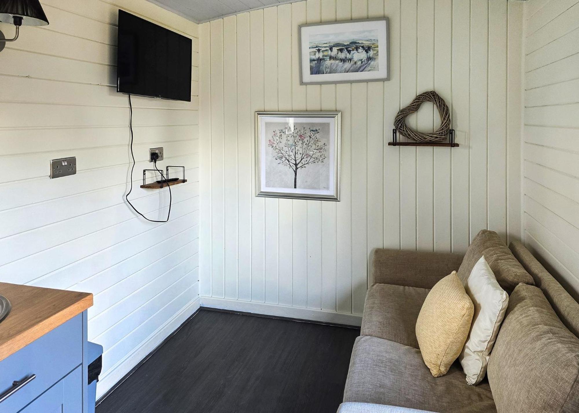 Riverview Lodges And Glamping Welshpool Esterno foto