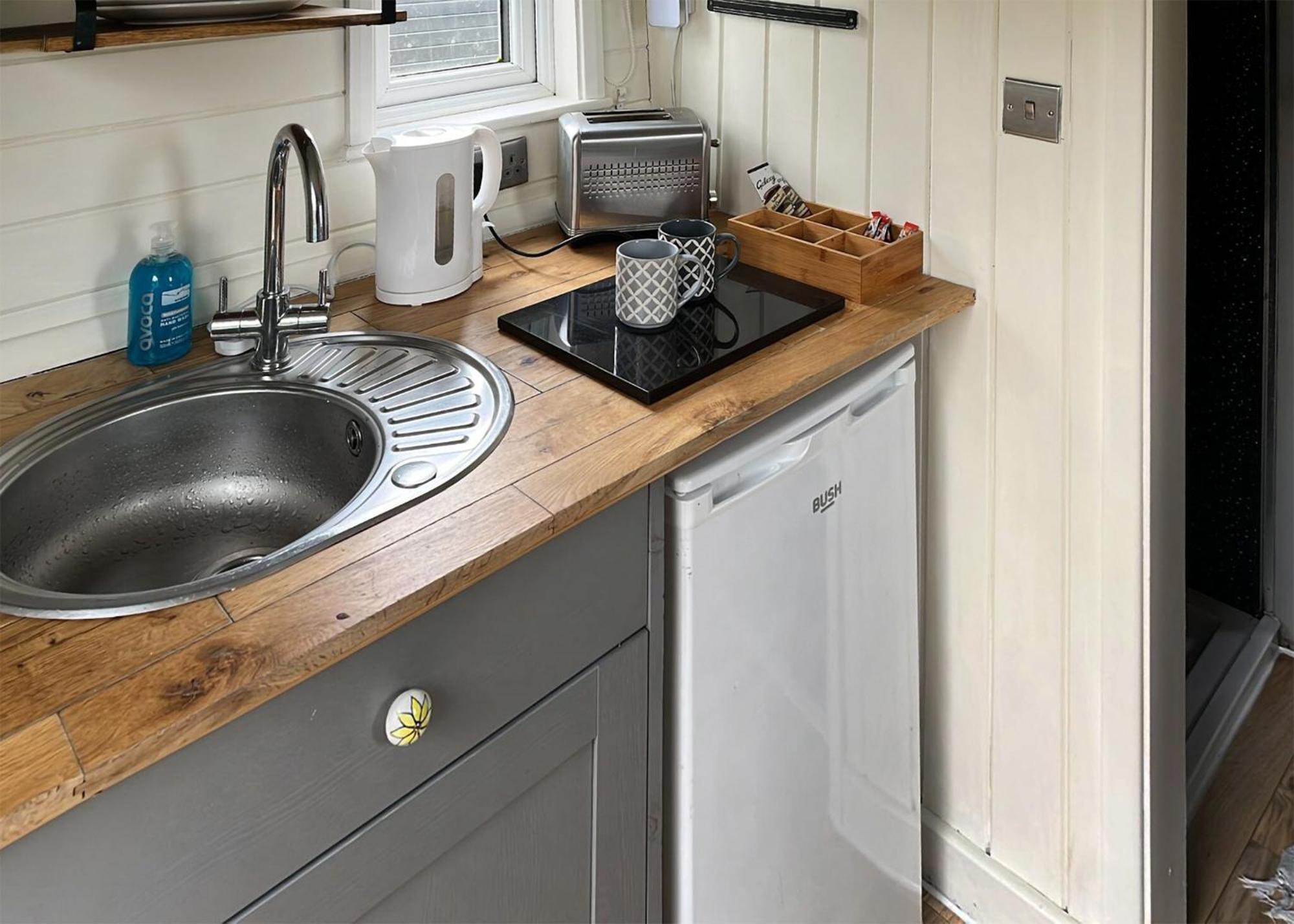Riverview Lodges And Glamping Welshpool Esterno foto
