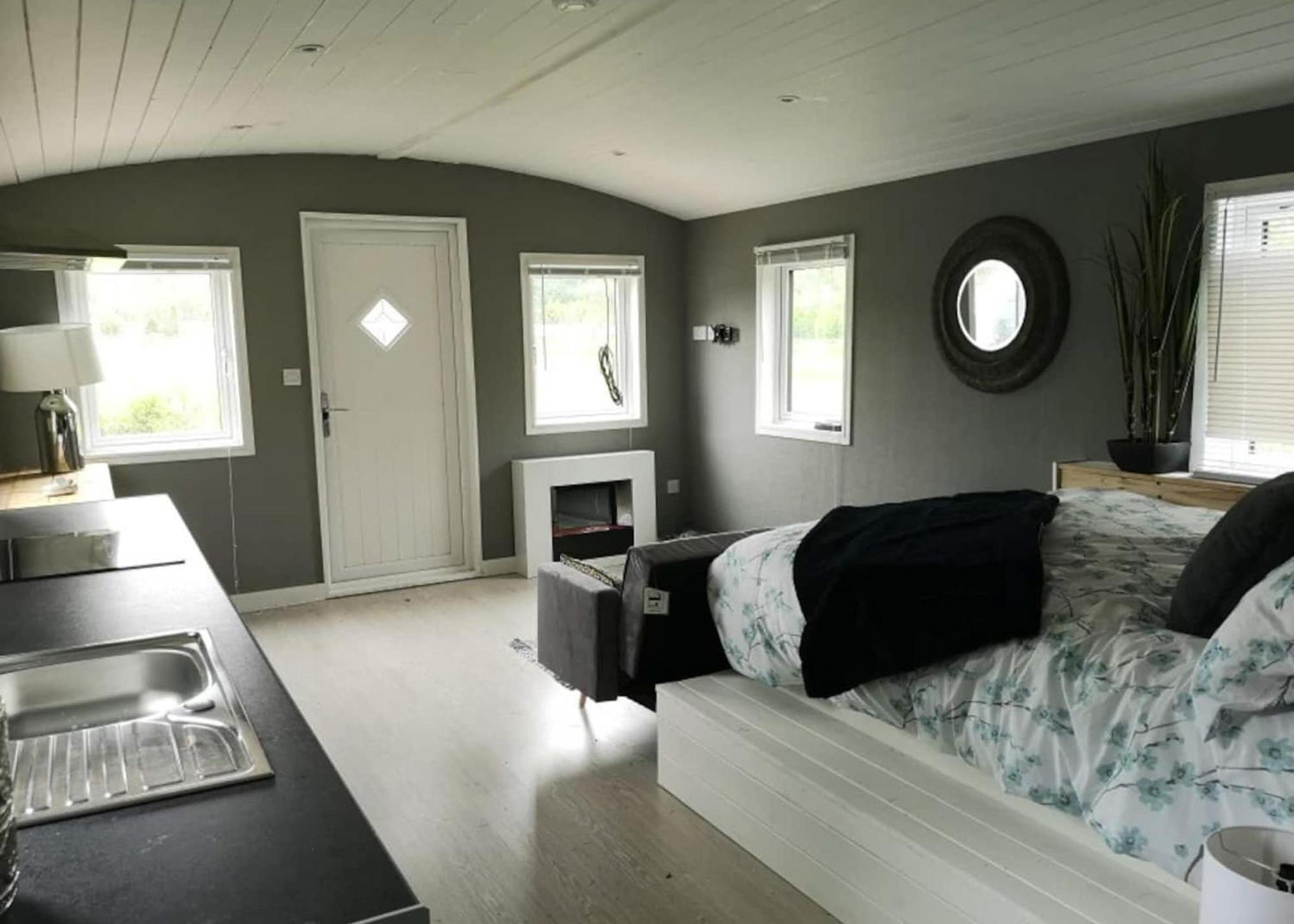 Riverview Lodges And Glamping Welshpool Esterno foto